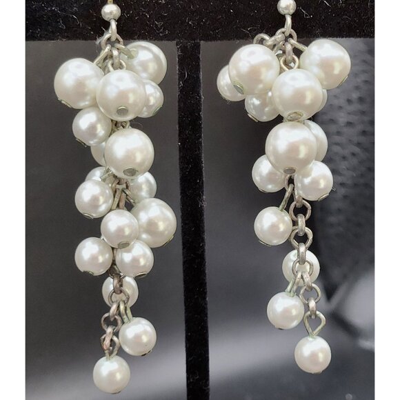 Pearl Cluster Dangle Earrings – Silver-Tone Statement Elegance - Picture 3 of 4